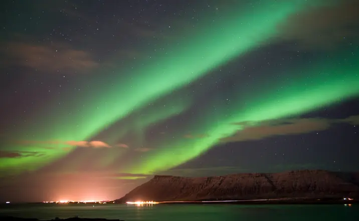 Auroras boreales en el norte de Reikiavik