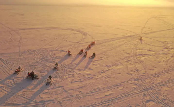 Motos de nieve en el glaciar de Langjökull