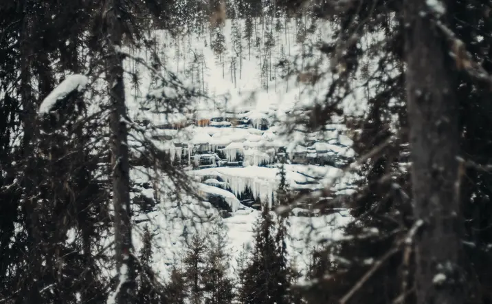 Paisaje en las cascadas heladas de Korouoma