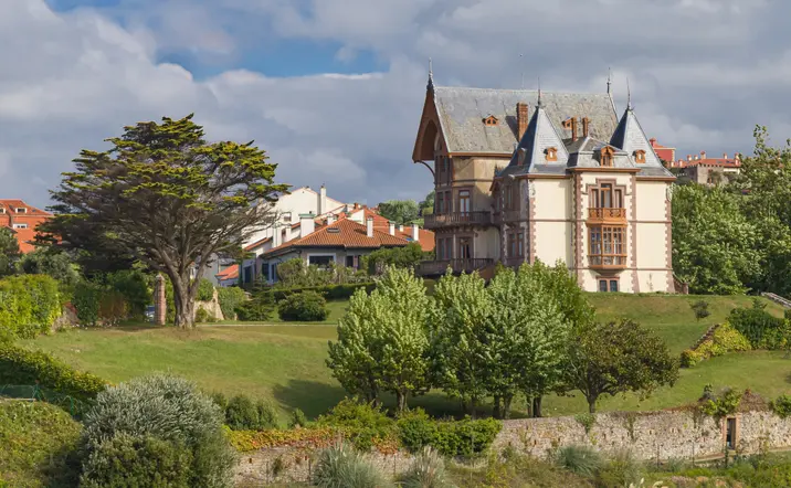 La mansión del Duque de Almodóvar del Río en Comillas, Cantabria
