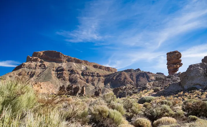Vista del Roque Cinchado en el Parque Nacional del Teide