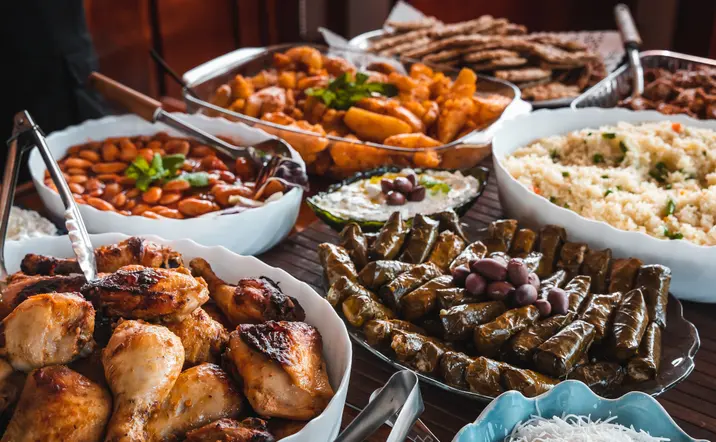 Varias opciones para comer durante el crucero por la Riviera Ateniense.