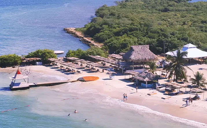 Vista aérea de la playa de Fénix Beach en Cartagena de Indias, Colombia