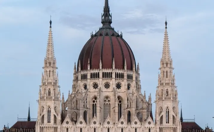 Detalles arquitectónicos del Parlamento de Budapest