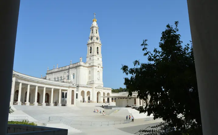 Excursión a Fátima, Batalha y la iglesia de Santa Maria de Válega desde Oporto - buendía
