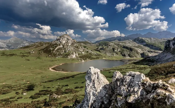 Excursión a Lagos de Covadonga, Cangas de Onís y Lastres desde Oviedo