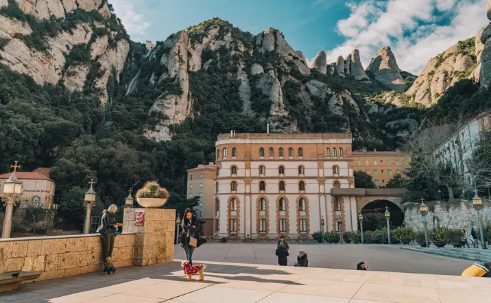 Excursión a Montserrat, Tarragona y Sitges desde Barcelona