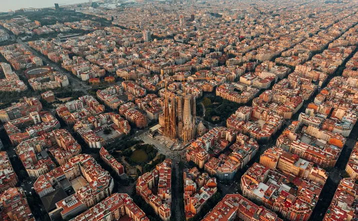 Tour de la Sagrada Familia y Park Güell con transporte y entradas - buendía