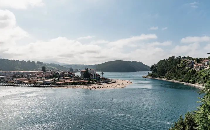 Excursión a Ribadesella, Llanes y San Vicente de la Barquera desde Gijón