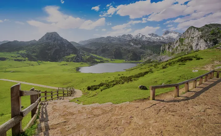 Excursión a Lagos de Covadonga, Cangas de Onís y Lastres desde Gijón