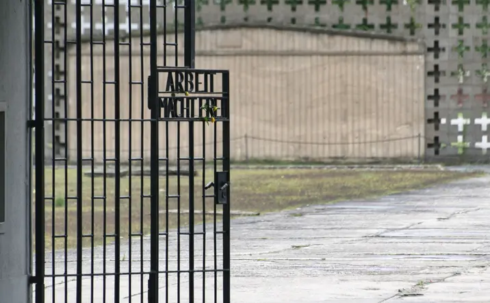 Excursión al campo de concentración de Sachsenhausen, East Side Gallery & Berlin Story Bunker de Berlín