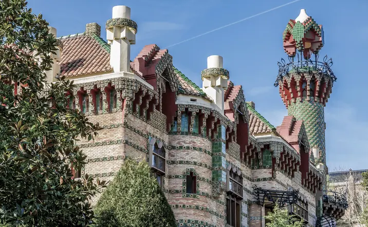 Excursión al Capricho de Gaudí, Comillas y bosque de secuoyas desde Santillana del Mar - buendía