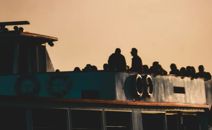 Paseo en barco por el Duero con música en directo - buendía